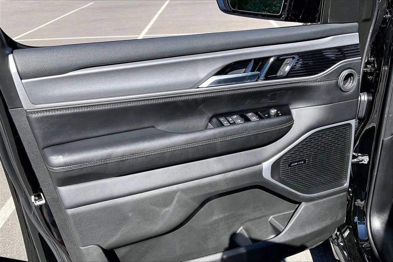 New 2026 High Gloss Black Exterior Paint Jeep Upland image 30