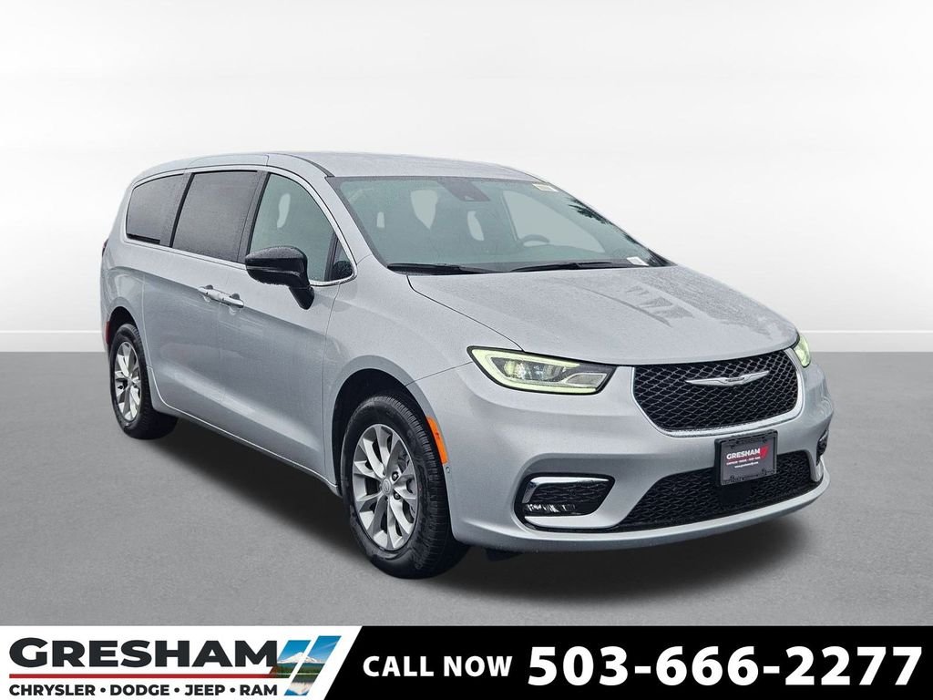 2026 Chrysler Pacifica Select AWD's photo