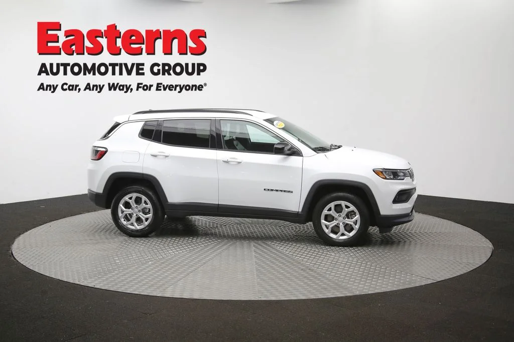 Used 2024 White Jeep Latitude image 41