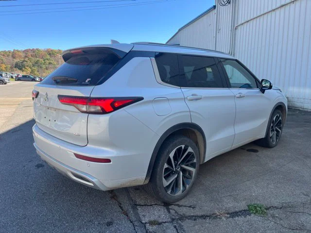 Used 2022  Mitsubishi SEL image 4