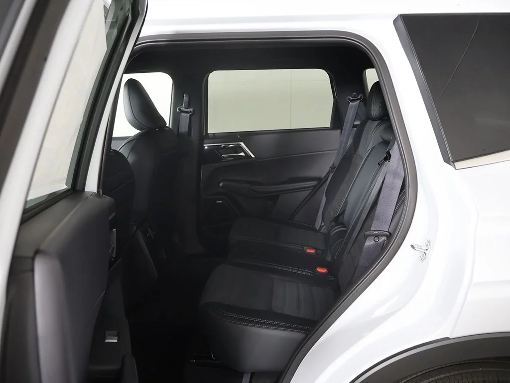 New 2026 White Mitsubishi LE 1.5T S-AWC image 30