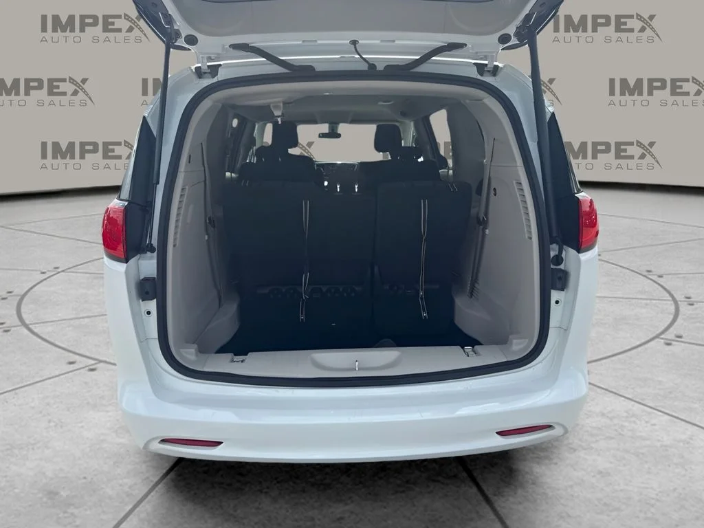 Used 2022 White Chrysler LX image 16