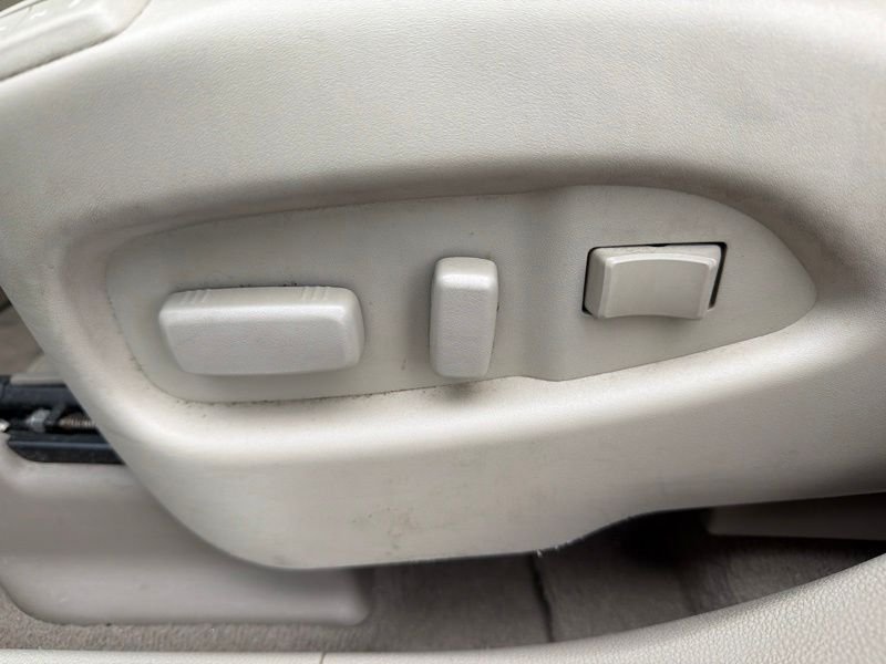 Used 2011 Blue Cadillac Luxury image 14