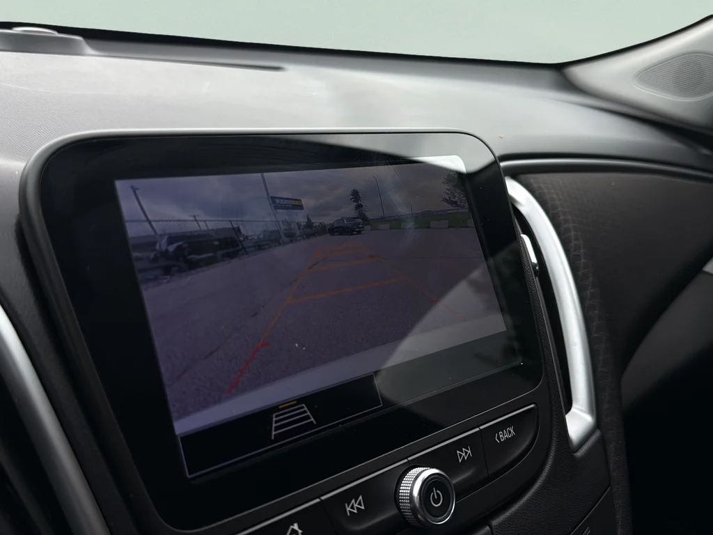 Used 2024 Summit White Chevrolet LT image 9