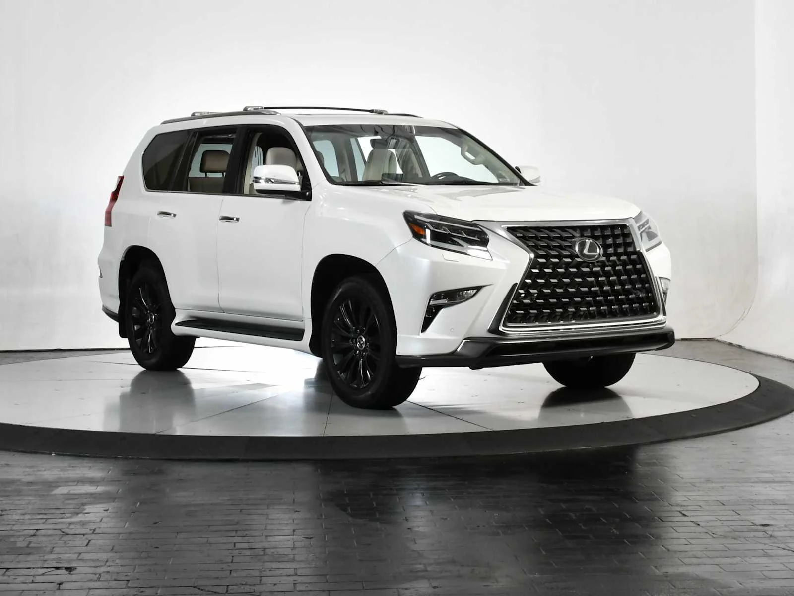 Used 2022 Starfire Pearl Lexus Luxury image 9