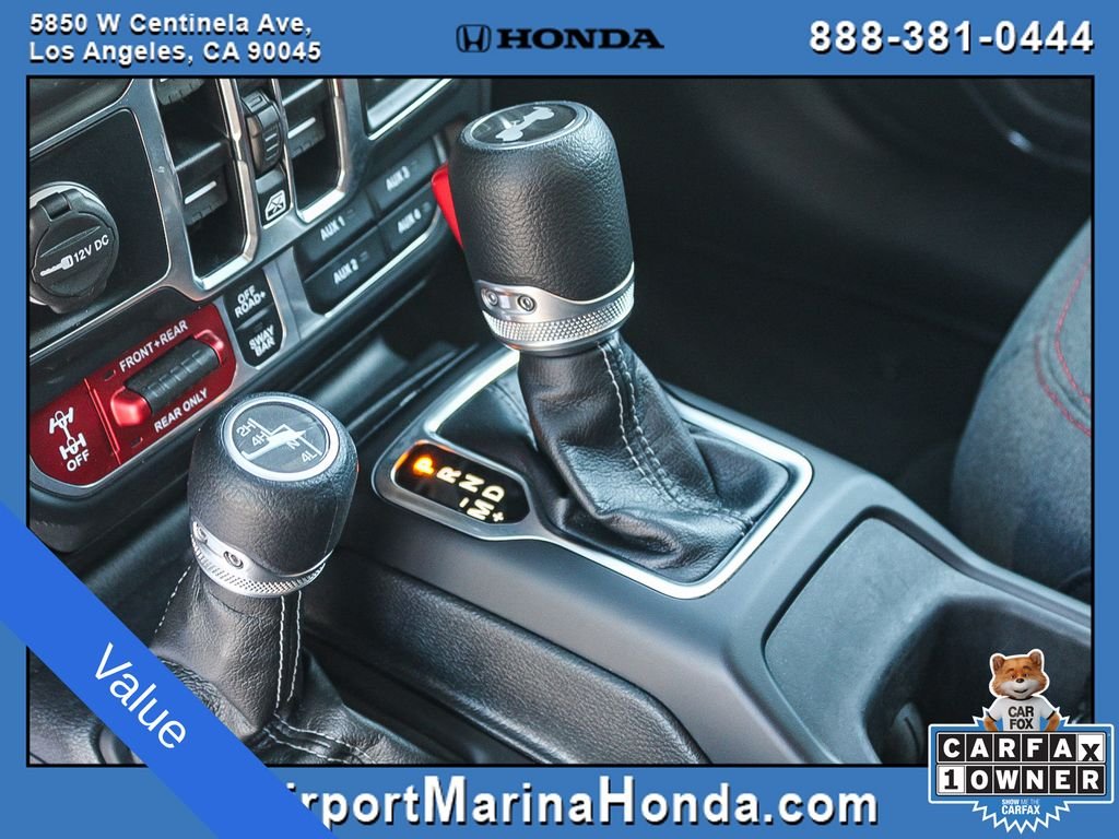 Used 2025 Crystal Metallic Jeep Rubicon image 18
