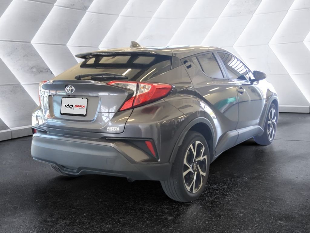 Used 2019 Gray Toyota XLE image 4