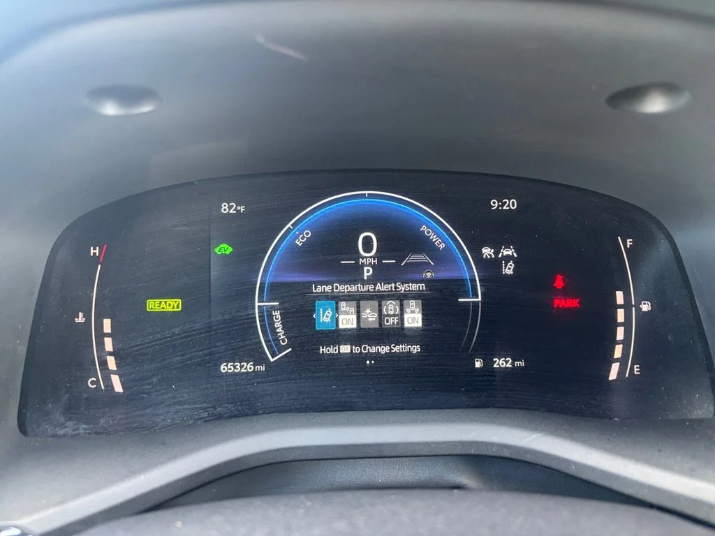Used 2025 White Toyota LE image 18