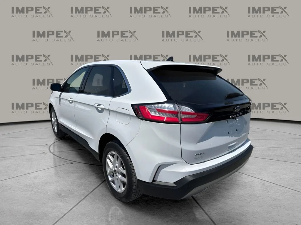Used 2024 White Ford SEL image 3