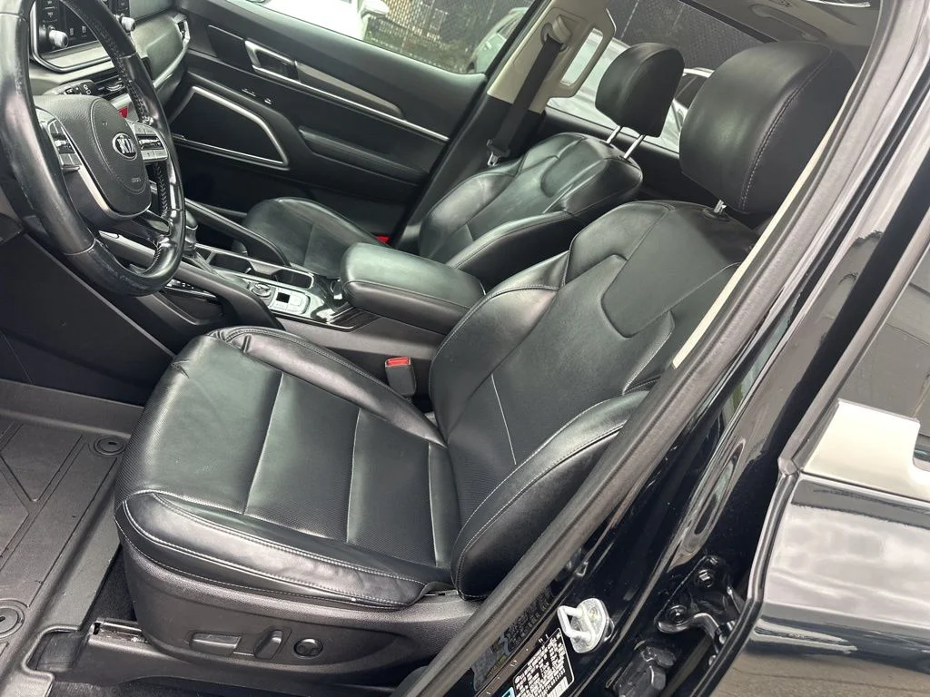 Used 2020 Black Kia S image 10