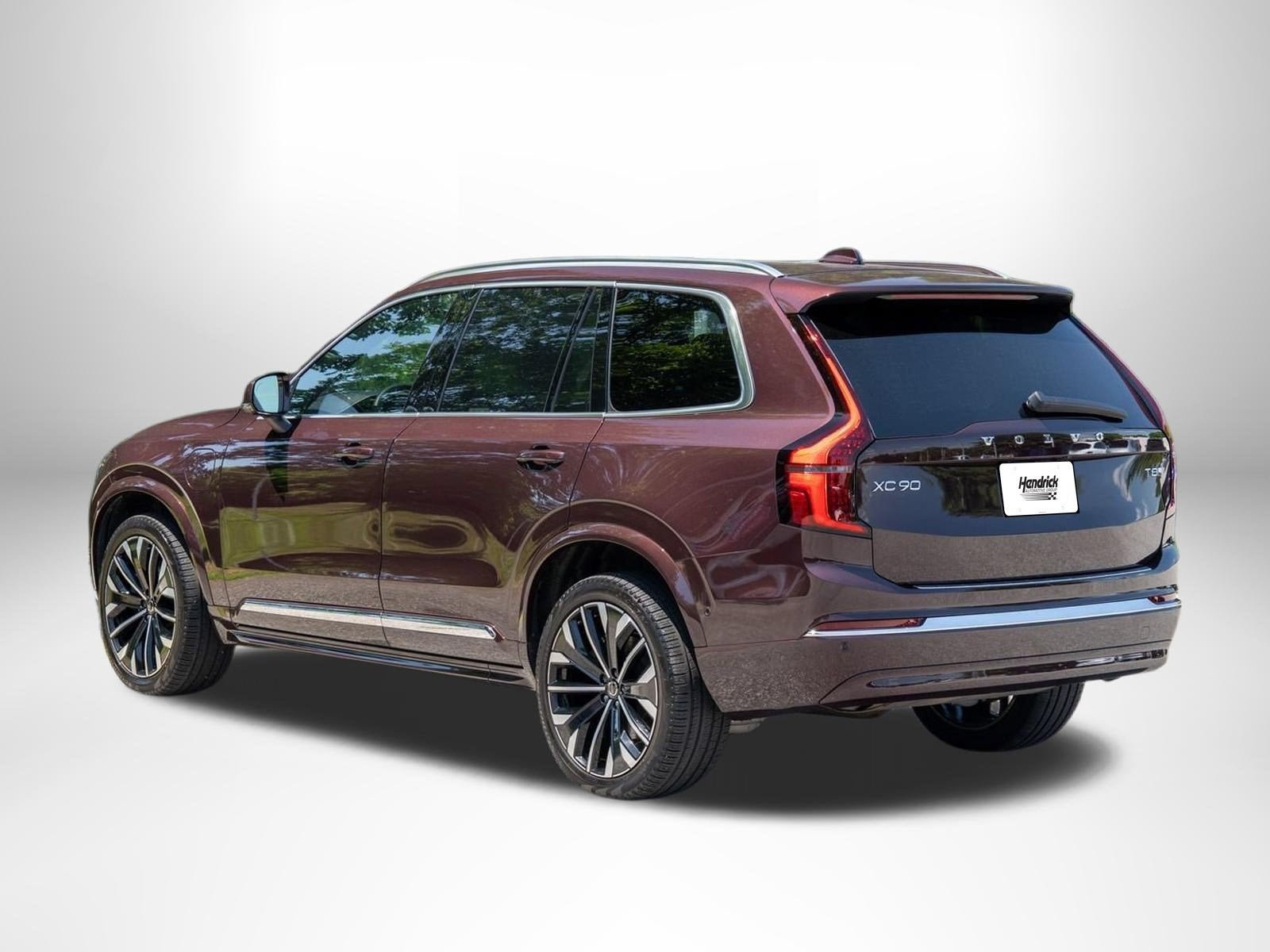Used 2025 Mulberry Red Metallic Volvo Ultra image 3