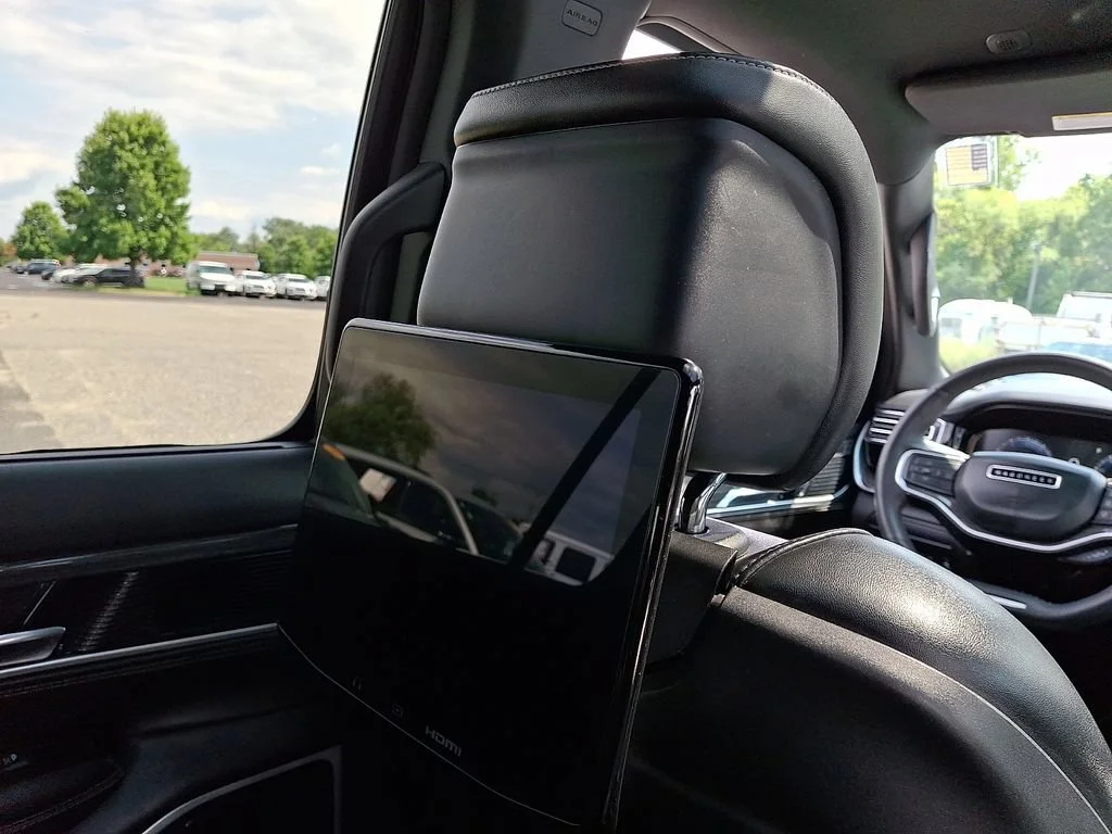 Used 2022 Diamond Black Crystal Pearlcoat Jeep Series II image 14