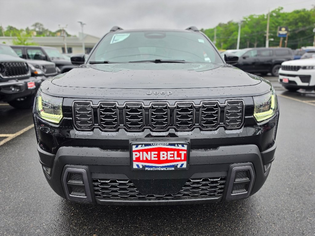 New 2026 Diamond Black Crystal Pearl-Coat Exterior Paint Jeep Laredo image 7