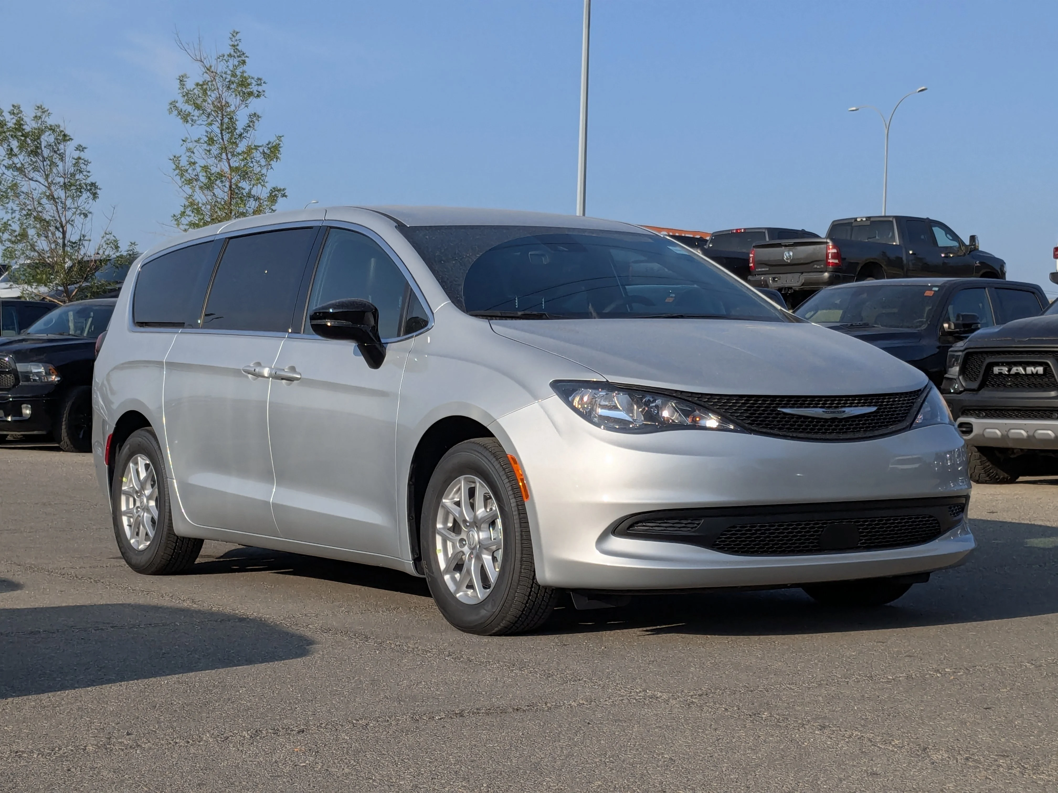 New 2026 Silver Chrysler SXT - Power Liftgate - Power Sliding Doors - Leather - Remote Starter & Tons More! image 2