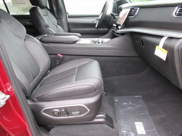 New 2026 Velvet Red Pearl-Coat Exterior Paint Jeep Limited Reserve image 10