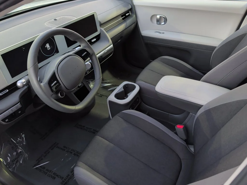 Used 2024 White Hyundai SEL image 2