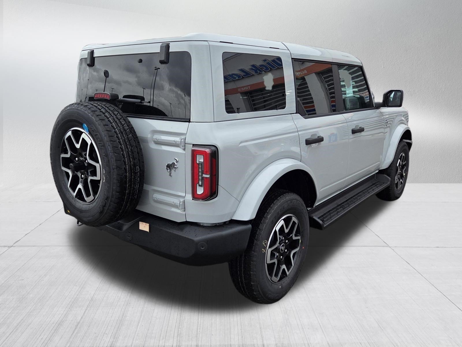 New 2026 Avalanche Gray Ford Outer Banks image 4