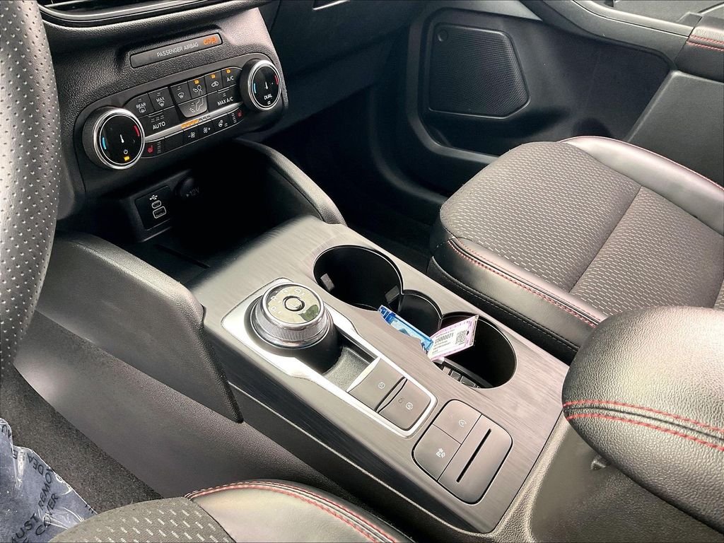 Used 2025 Space Silver Metallic Ford ST-Line Select image 19