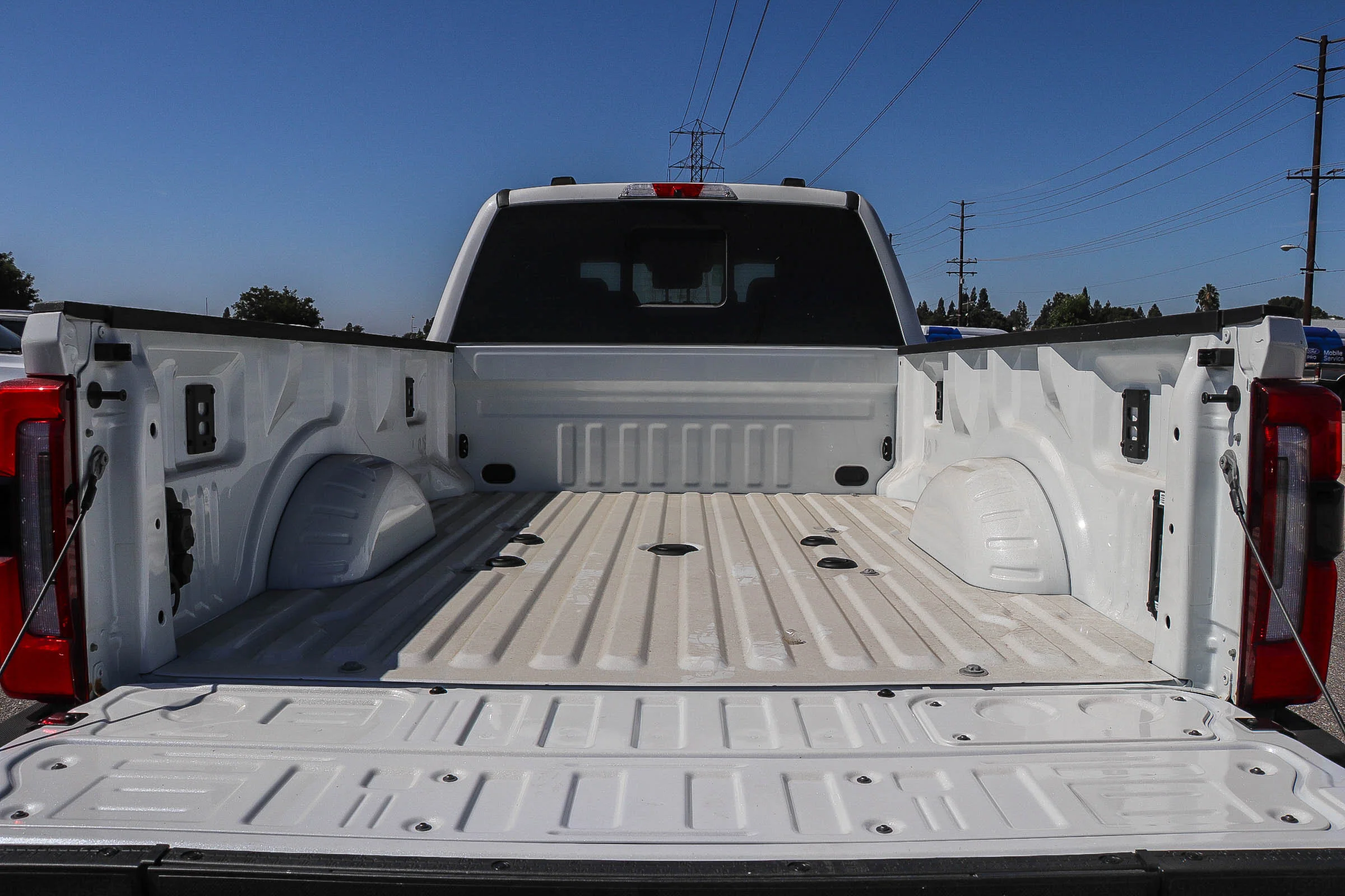 New 2026 Star White Metallic Tri-Coat Ford F-350® Platinum® image 14