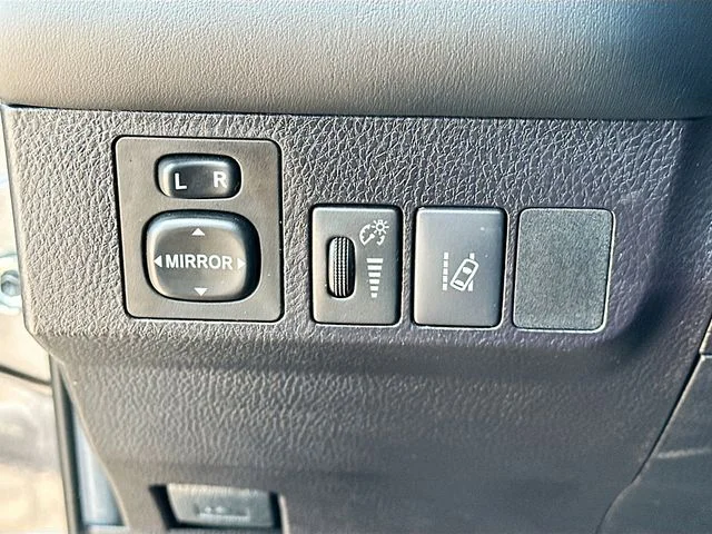 Used 2018 Gray Toyota XLE image 10