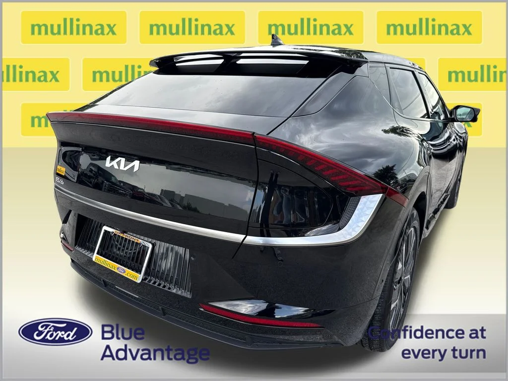 Certified Used 2023 Black Kia Wind image 4