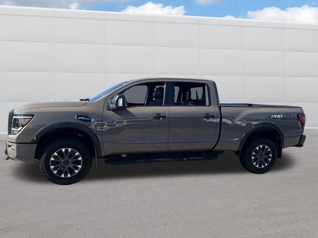 2023 Nissan Titan PRO-4X photo 2