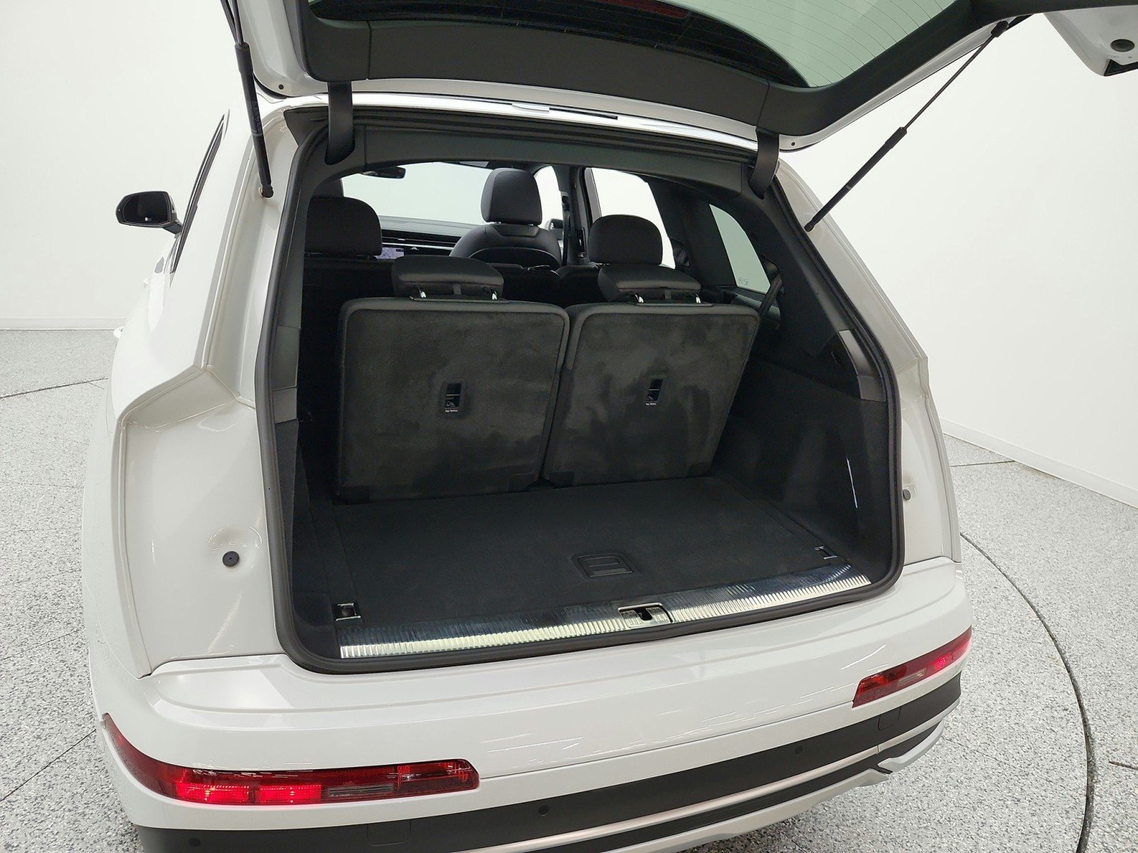 Used 2023 Glacier White Metallic Audi Premium 55 TFSI quattro image 30
