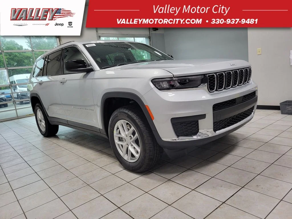 New 2026 Silver Zynith Exterior Paint Jeep Laredo image 1