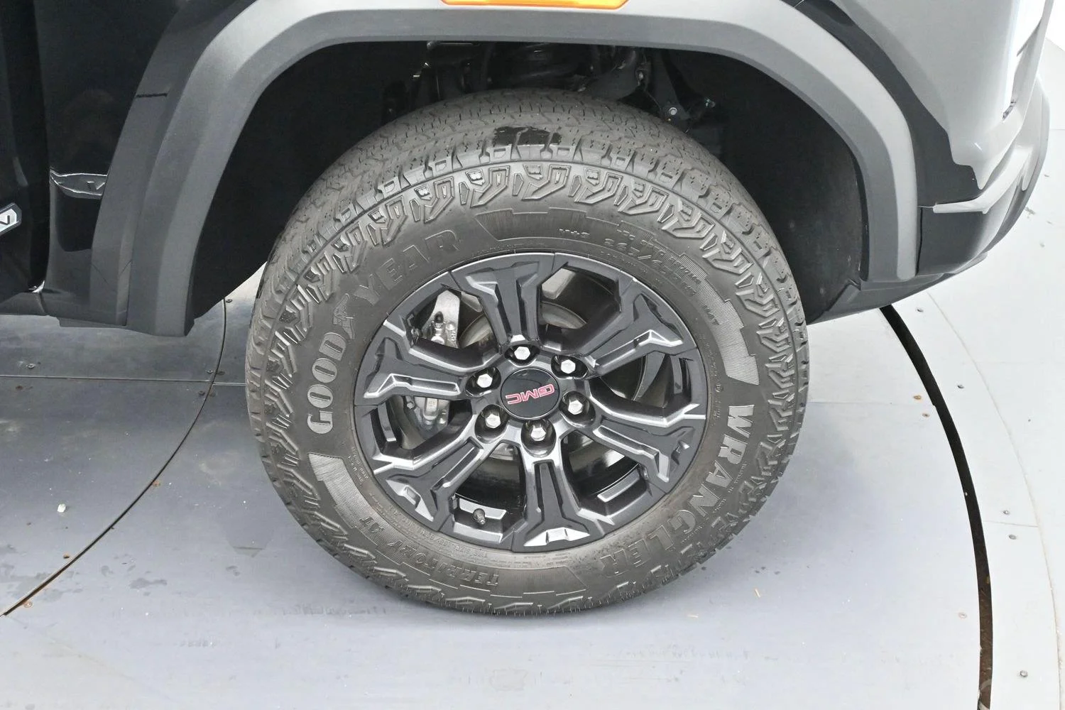 Used 2025 Onyx Black GMC Elevation image 34