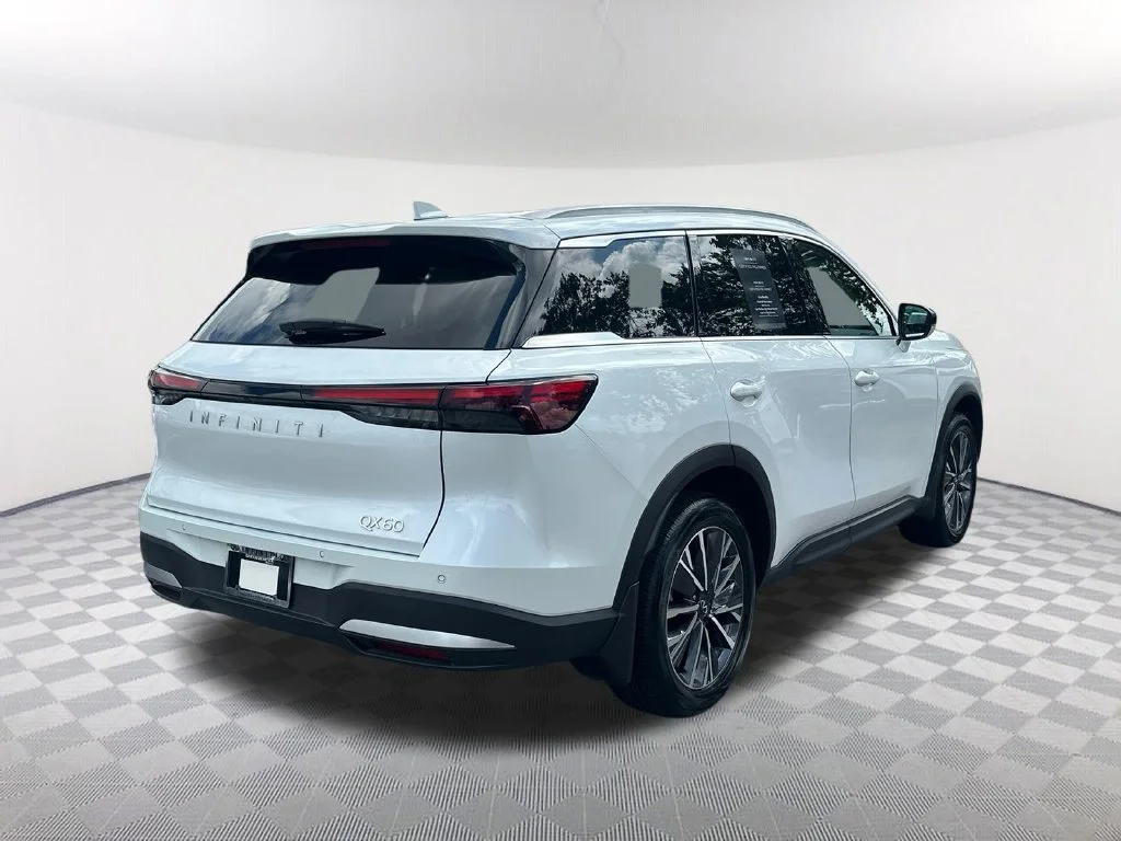 Certified Used 2027 White INFINITI LUXE image 5