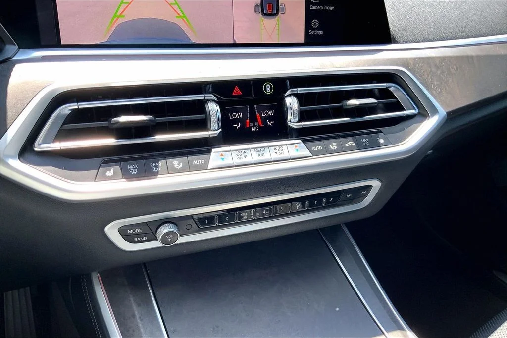 Used 2023 Gray BMW xDrive40i image 15