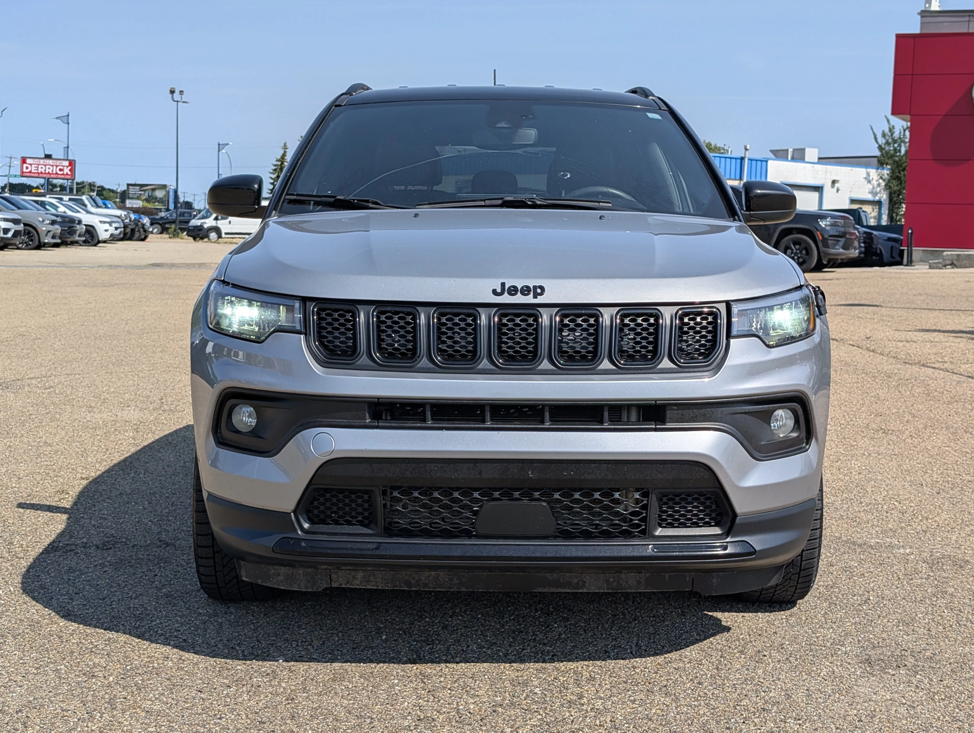 Used 2024 Silver Jeep Altitude image 10