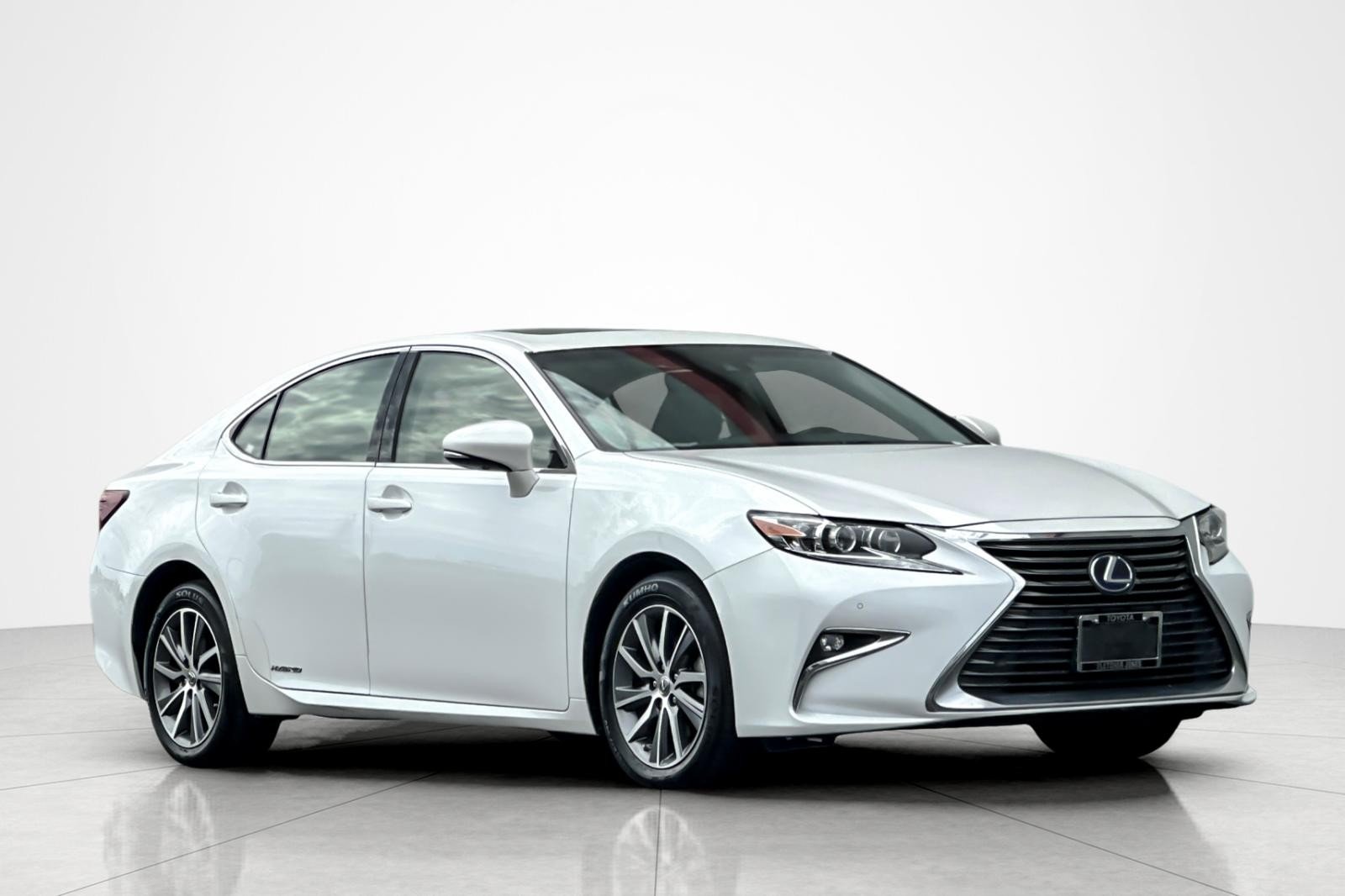 Used 2017 EMINENT WHITE Lexus ES 300h image 7