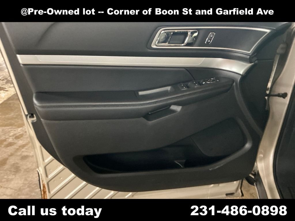 Used 2017 Gold Ford XLT image 15