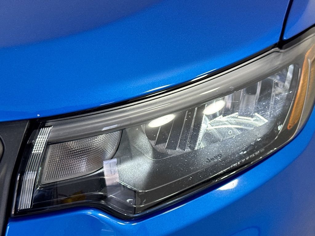 Used 2025 Hydro Blue Pearlcoat Jeep Trailhawk image 37
