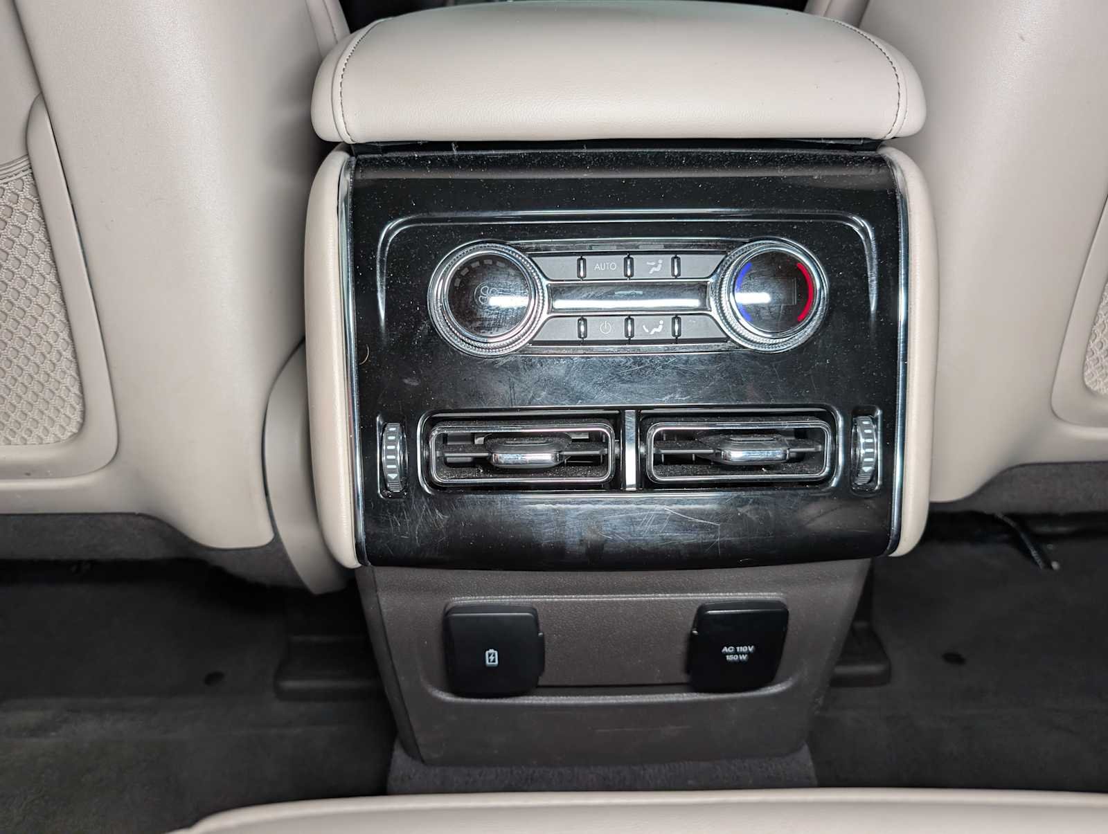 Used 2023 Pristine White Lincoln Standard image 20