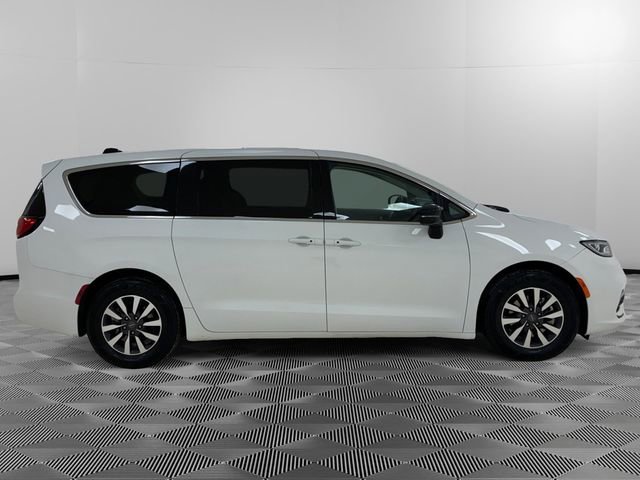 Used 2024 Chrysler Pacifica PHEV Select with VIN 2C4RC1S71RR123808 for sale in Urbandale, IA