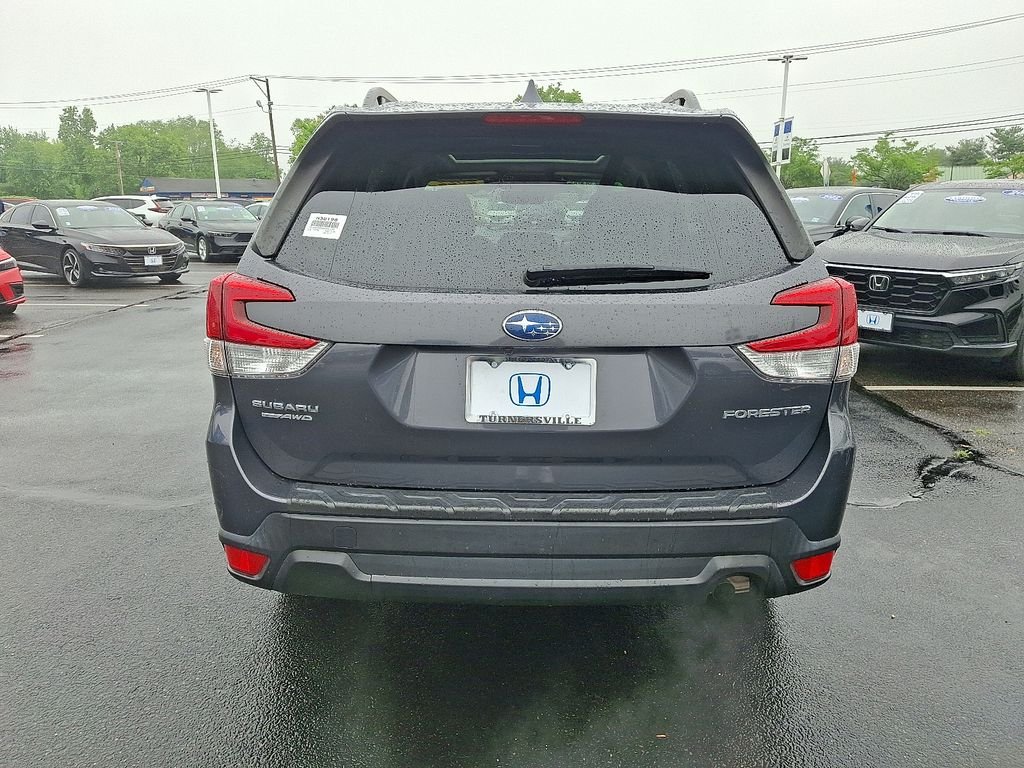 Used 2022 Gray Metallic Subaru Premium image 5