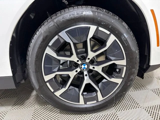 New 2026 Alpine White BMW 30 xDrive image 18