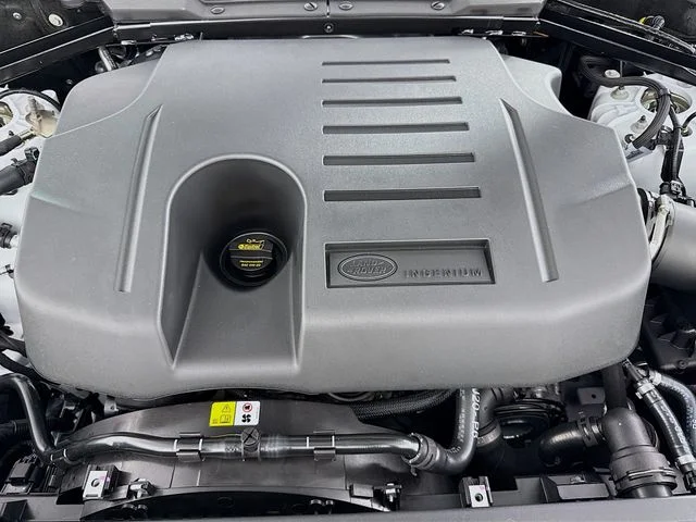 New 2026 Fuji White Land Rover X-Dynamic SE image 32