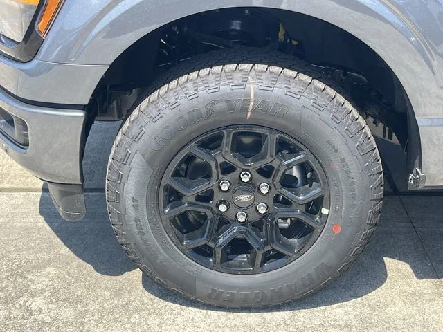 New 2026 Carbonized Gray Metallic Ford XLT image 19