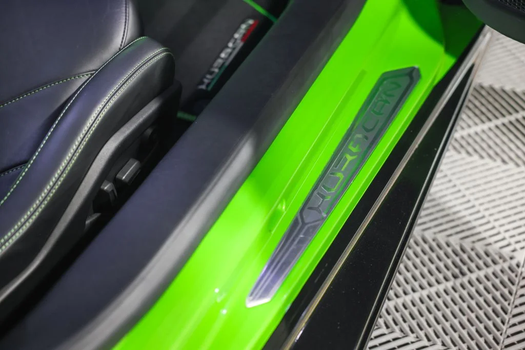 Used 2021 Green Lamborghini Base image 32