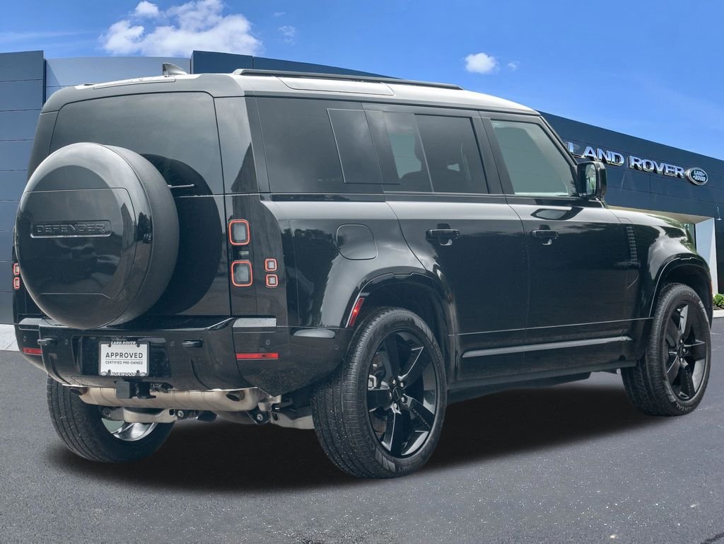 Used 2026 Santorini Black Metallic Land Rover X-Dynamic SE image 4