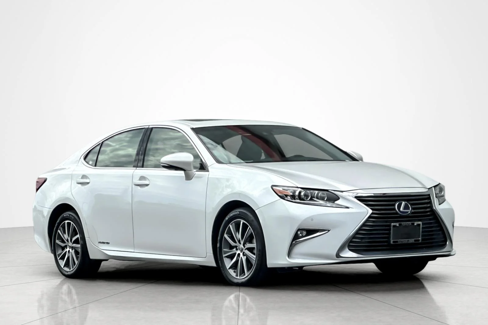 Used 2017 EMINENT WHITE Lexus ES 300h image 7