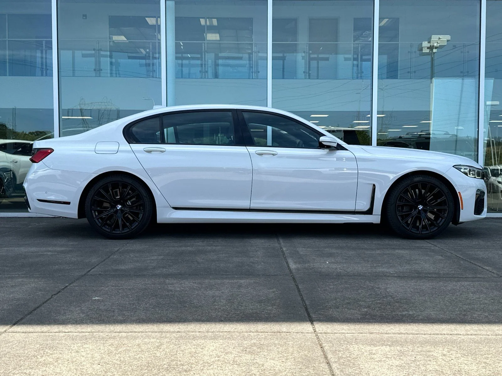 Used 2020 Alpine White BMW 750i xDrive image 2