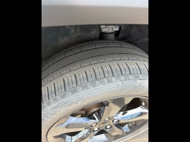 Used 2024 Gray Jeep Limited image 21