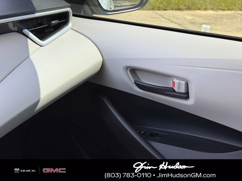 Used 2022 Off-white Toyota Hybrid LE image 31
