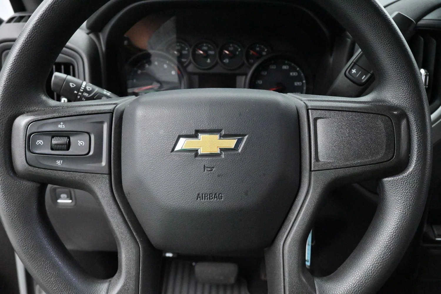 Used 2019 SUMMIT WHITE Chevrolet Custom image 15