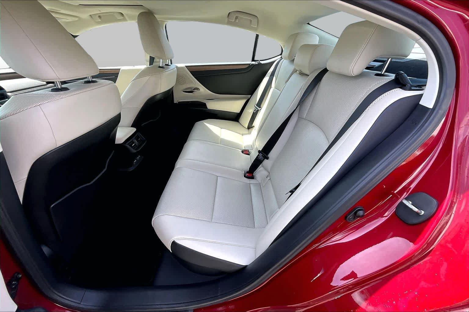 Certified Used 2023 Matador Red Mica Lexus  image 20