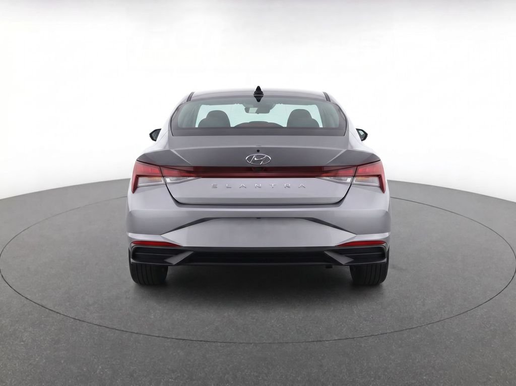 Used 2023 Silver Hyundai SEL image 4